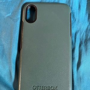 iPhone XR case (OTTERBOX) green